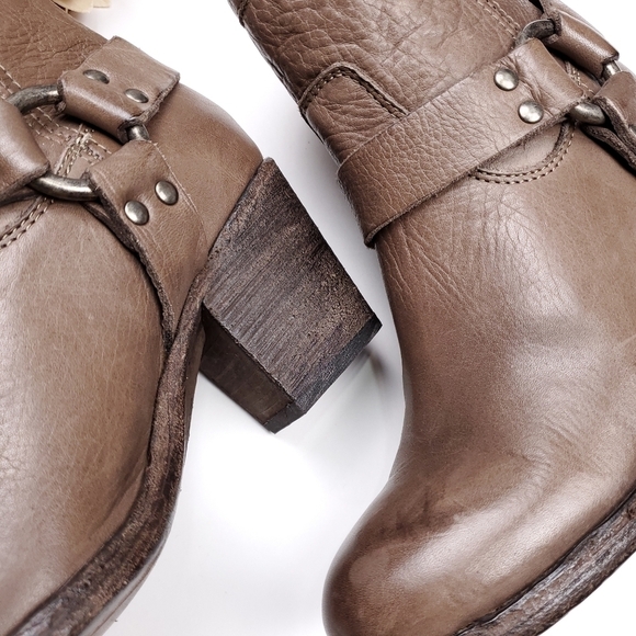 FRYE Brown Tan Distressed Heeled Leather Ankle Boots 5½ m - Picture 10 of 13